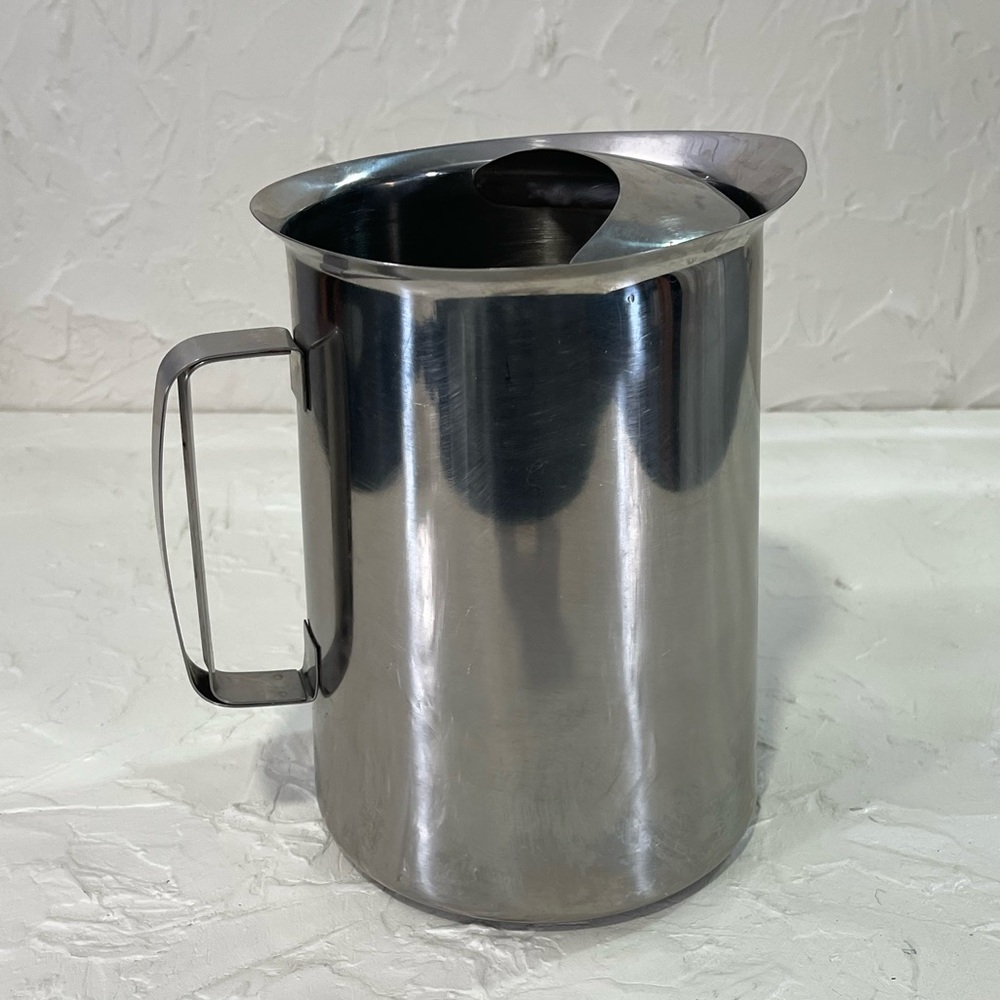 Stainless Steal Pitcher with Ice-Cubes Blocking Top 2.5 Lt